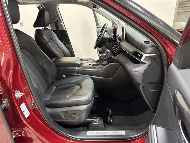 Used 2021 Toyota Highlander Limited image 20