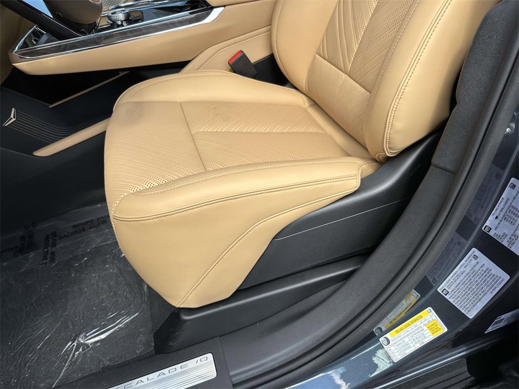 New 2026 Cadillac Escalade IQ Sport 2 w/ LPO, ONYX Package image 16