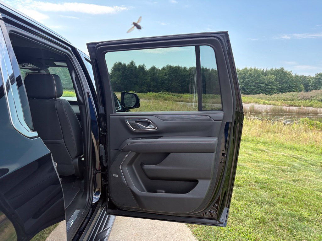Used 2023 GMC Yukon XL SLT w/ SLT Luxury Package AWD/4WD image 43