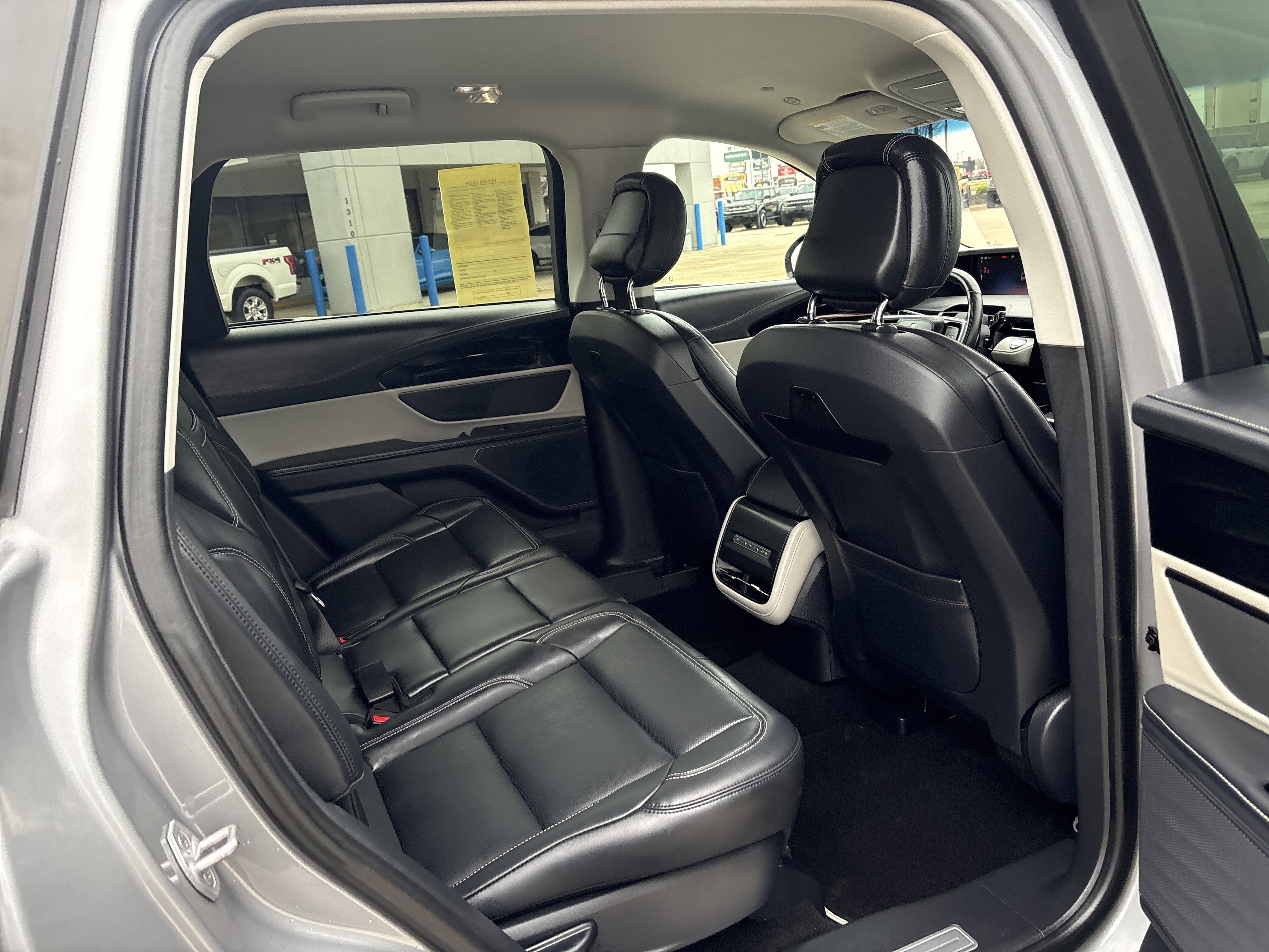 Used 2024 Lincoln Nautilus Premier AWD/4WD image 9