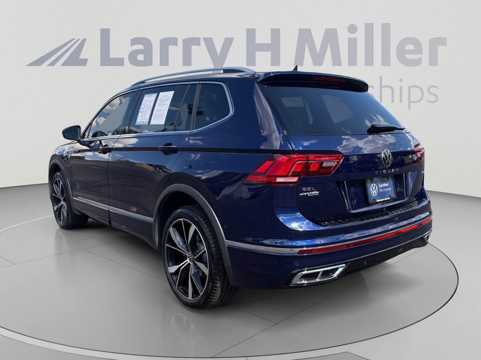 Used 2023 Volkswagen Tiguan SEL R-Line AWD/4WD image 3