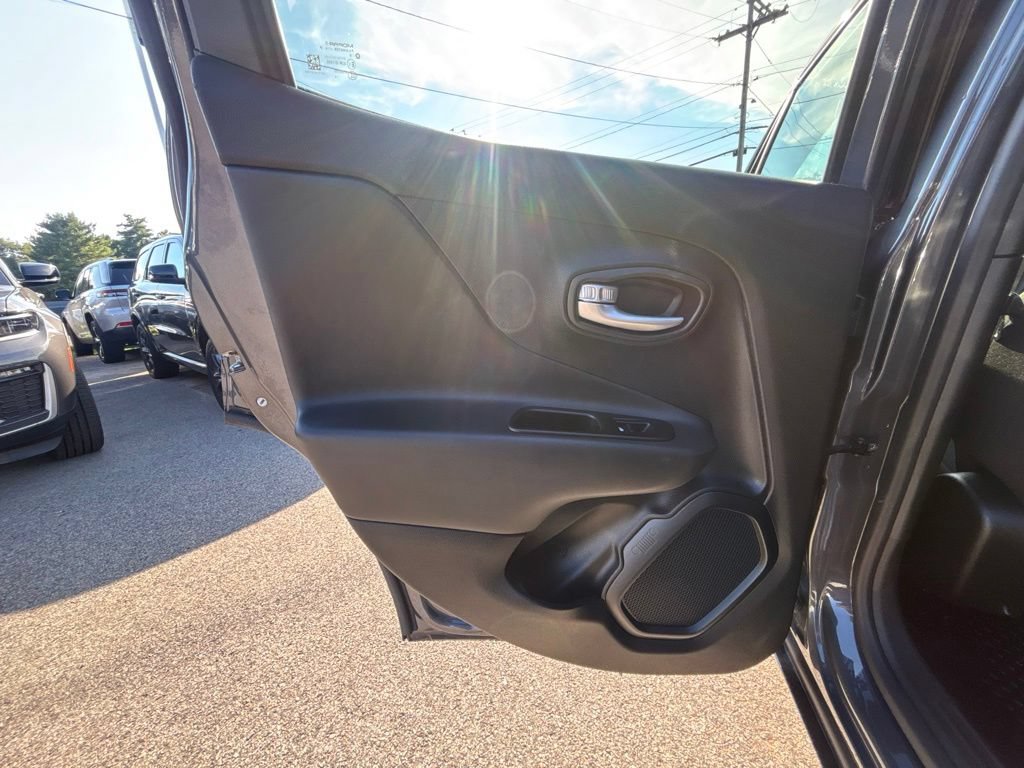 Certified 2023 Jeep Renegade Latitude AWD/4WD image 21
