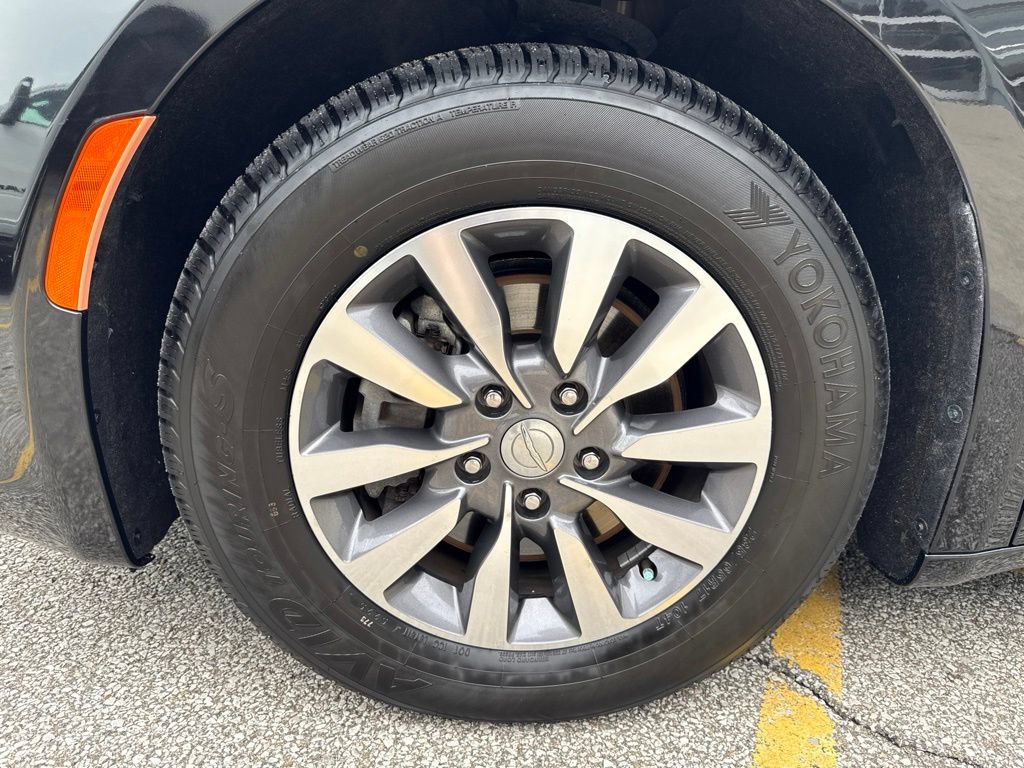 Used 2020 Chrysler Pacifica Touring-L Plus FWD image 55