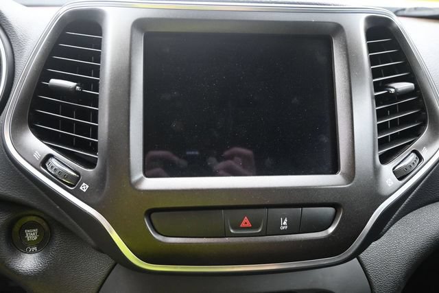 Used 2022 Jeep Cherokee Trailhawk AWD/4WD image 24