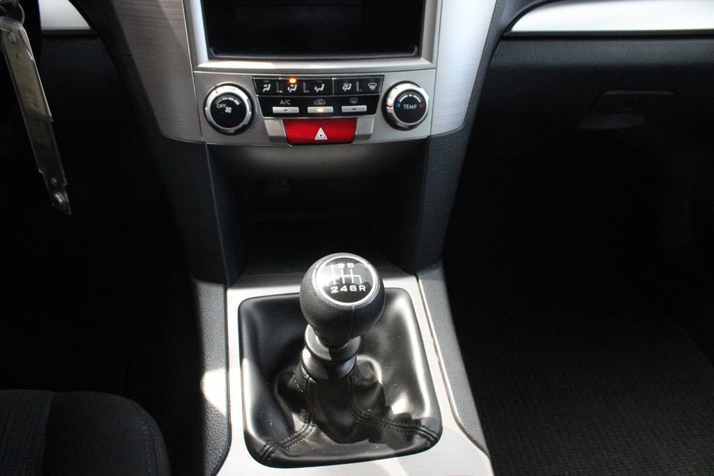 Used 2013 Subaru Outback 2.5i AWD/4WD image 36