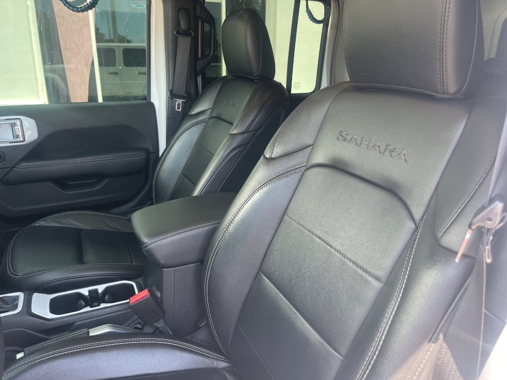 Used 2023 Jeep Wrangler Unlimited Sahara AWD/4WD image 8