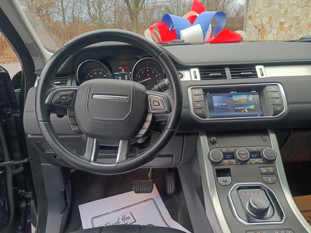 Used 2017 Land Rover Range Rover Evoque SE image 13