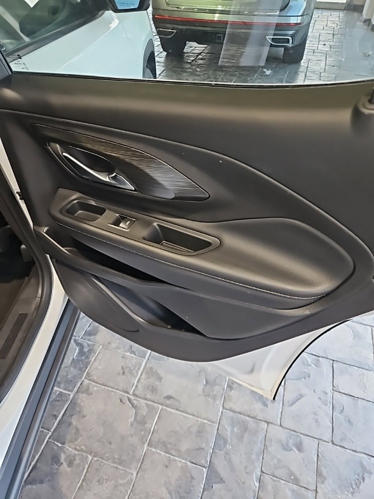 Used 2024 GMC Terrain SLT image 14