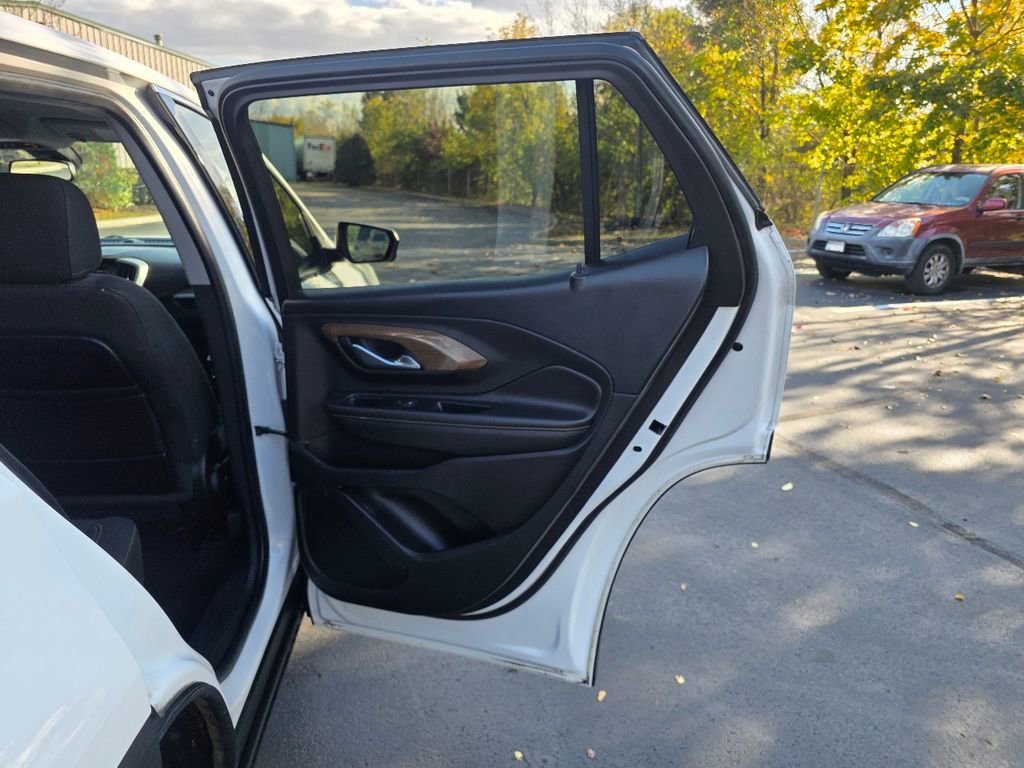 Used 2020 GMC Terrain SLE image 37