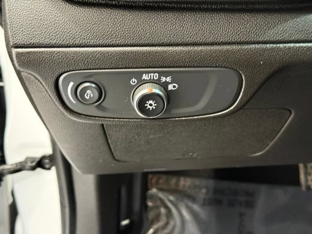 Used 2023 Chevrolet Bolt LT FWD image 28