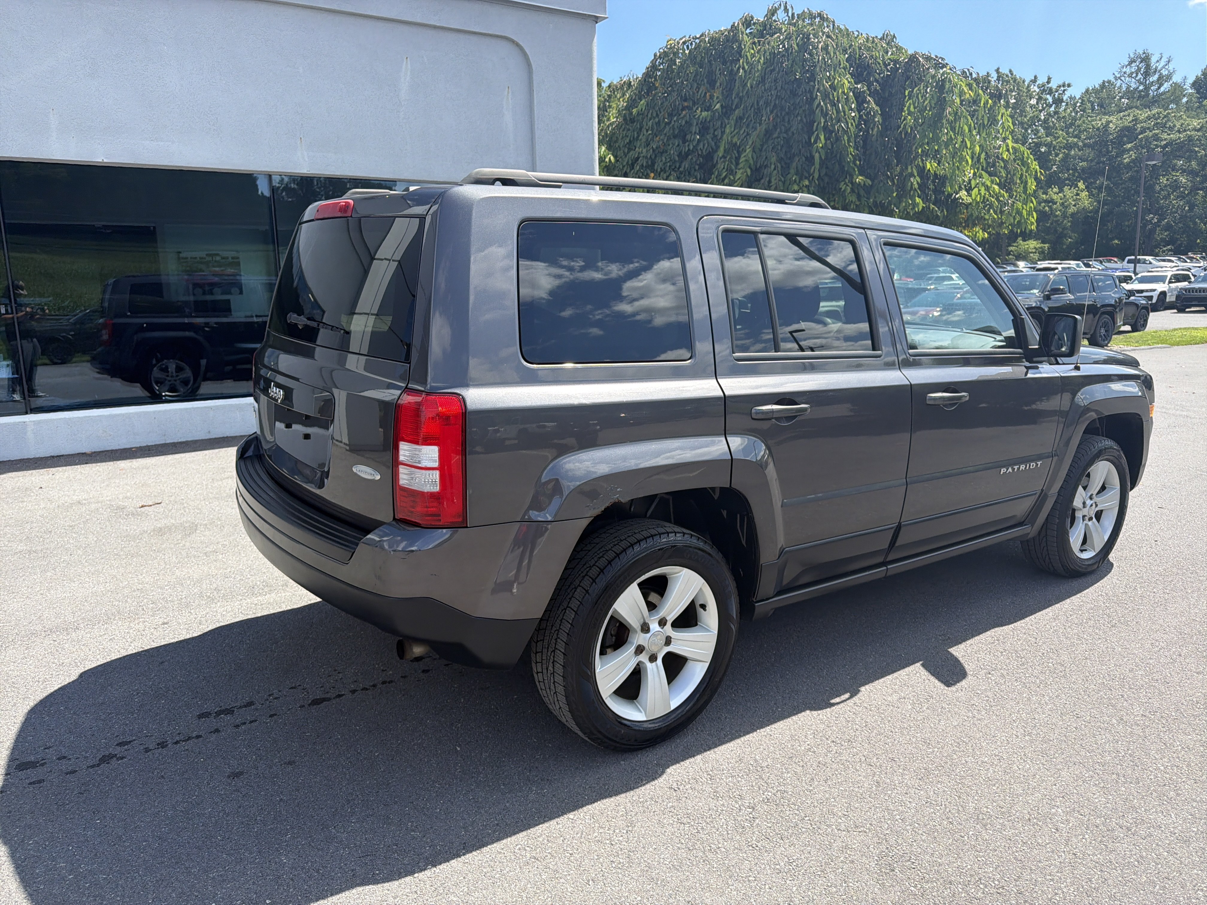 Used 2016 Jeep Patriot Latitude AWD/4WD image 4