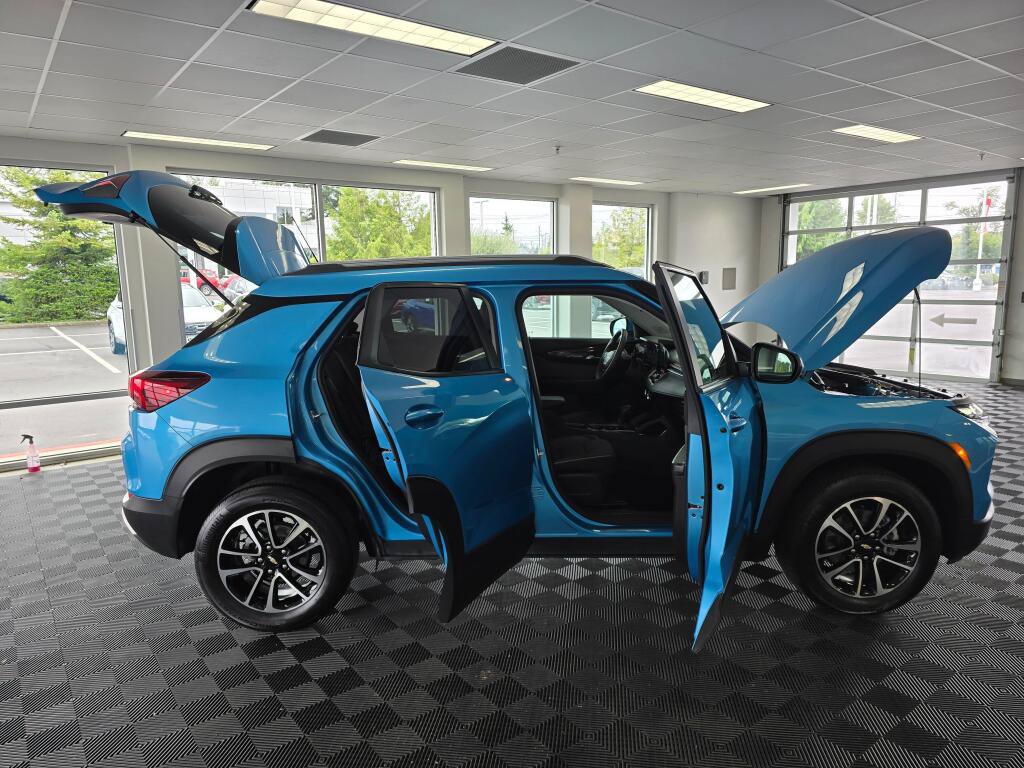 Used 2025 Chevrolet TrailBlazer LT AWD/4WD image 16