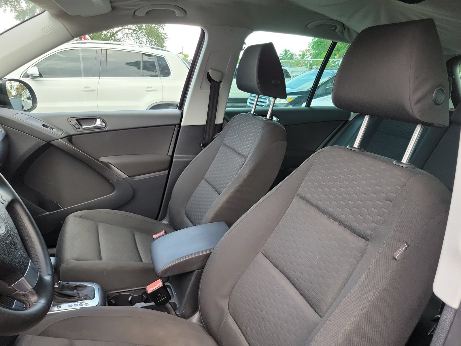 Used 2009 Volkswagen Tiguan S FWD image 11