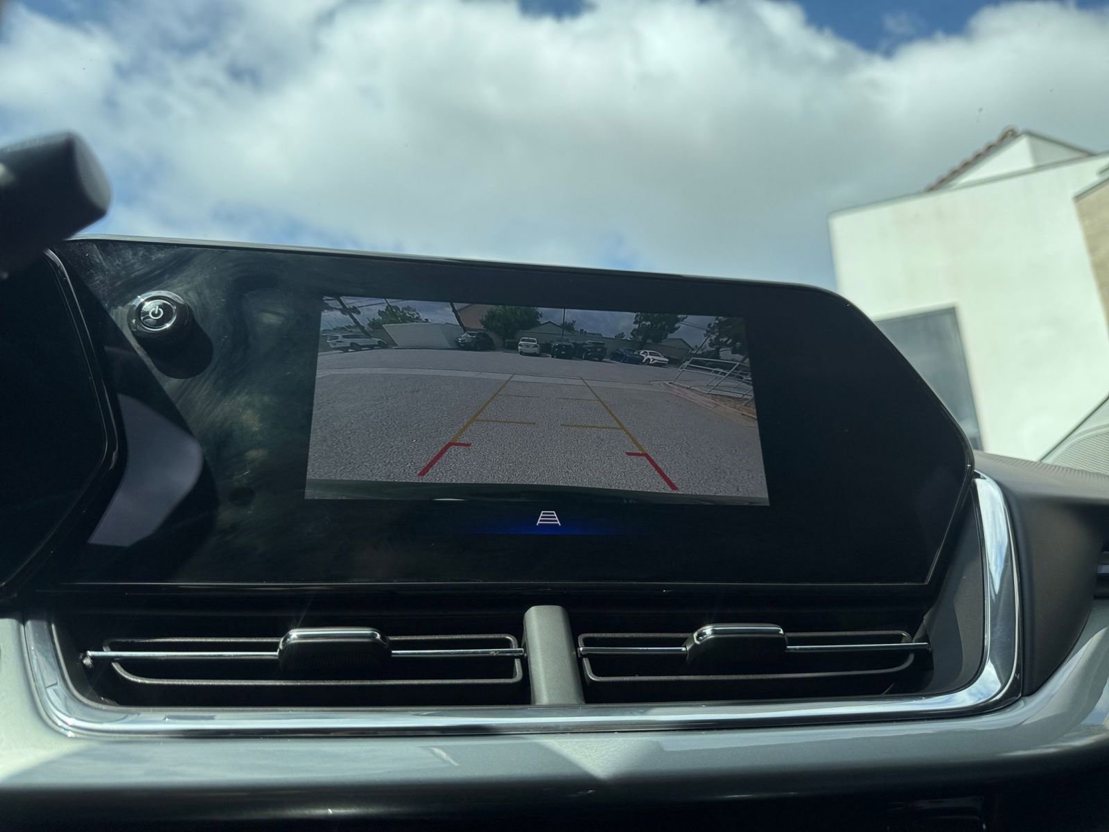 Used 2025 Chevrolet Trax LT FWD image 23