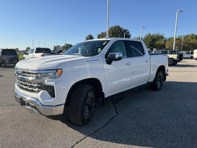 Used 2022 Chevrolet Silverado 1500 LTZ w/ LTZ Premium Package AWD/4WD image 3