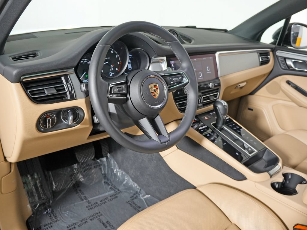 Certified 2024 Porsche Macan w/ Premium Plus Package AWD/4WD image 4