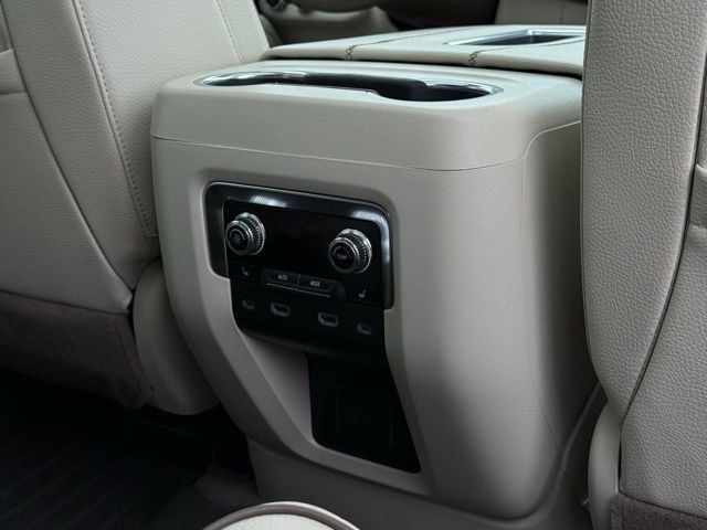 Used 2024 GMC Yukon XL Denali w/ Denali Reserve Package image 30