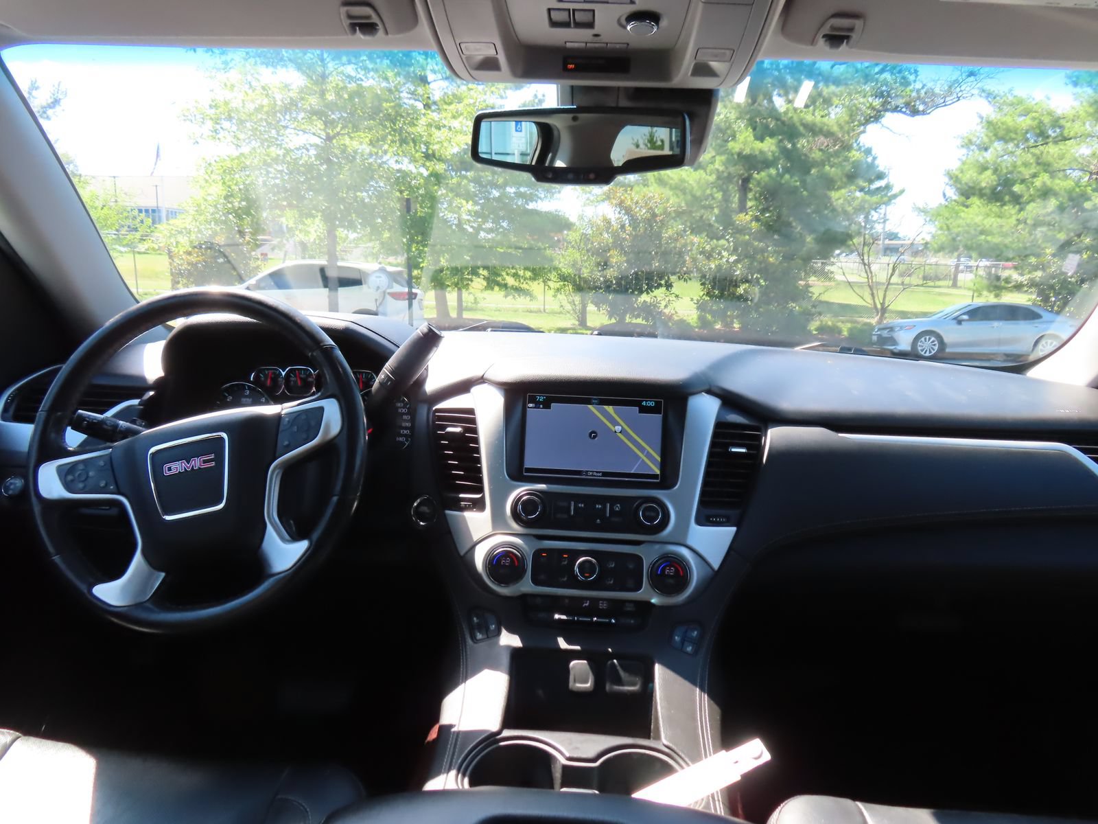 Used 2020 GMC Yukon XL SLT w/ Premium Edition AWD/4WD image 17