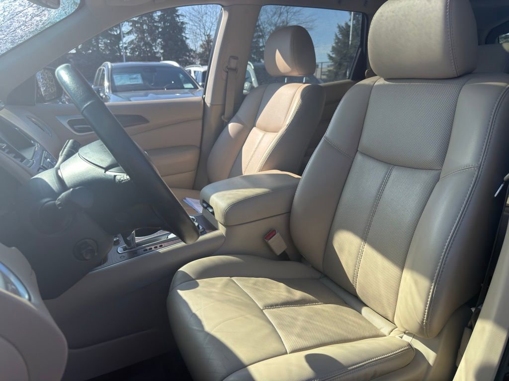 Used 2017 Nissan Pathfinder Platinum w/ Cargo Package image 32