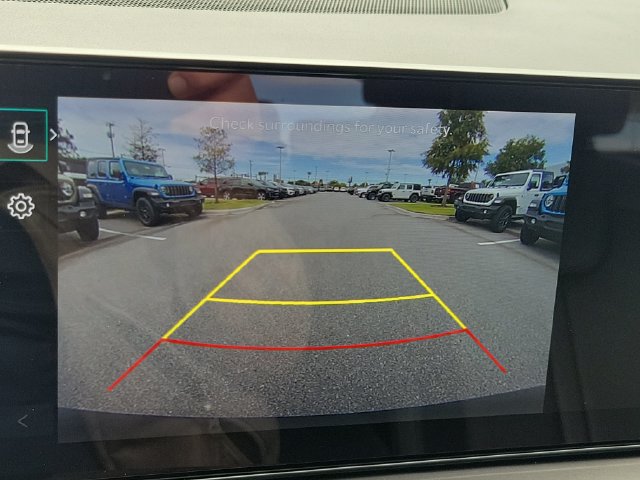 Used 2025 Kia Sorento S FWD image 25