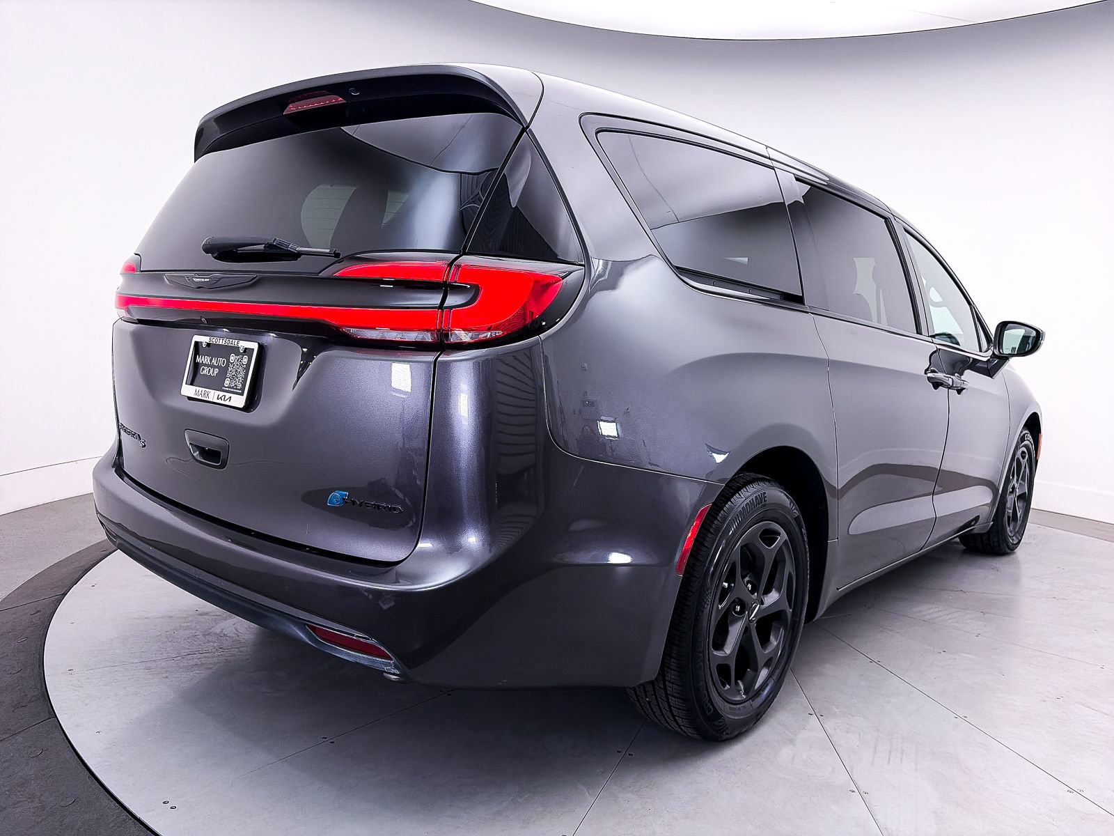 Used 2022 Chrysler Pacifica Touring-L w/ S Appearance Package FWD image 15