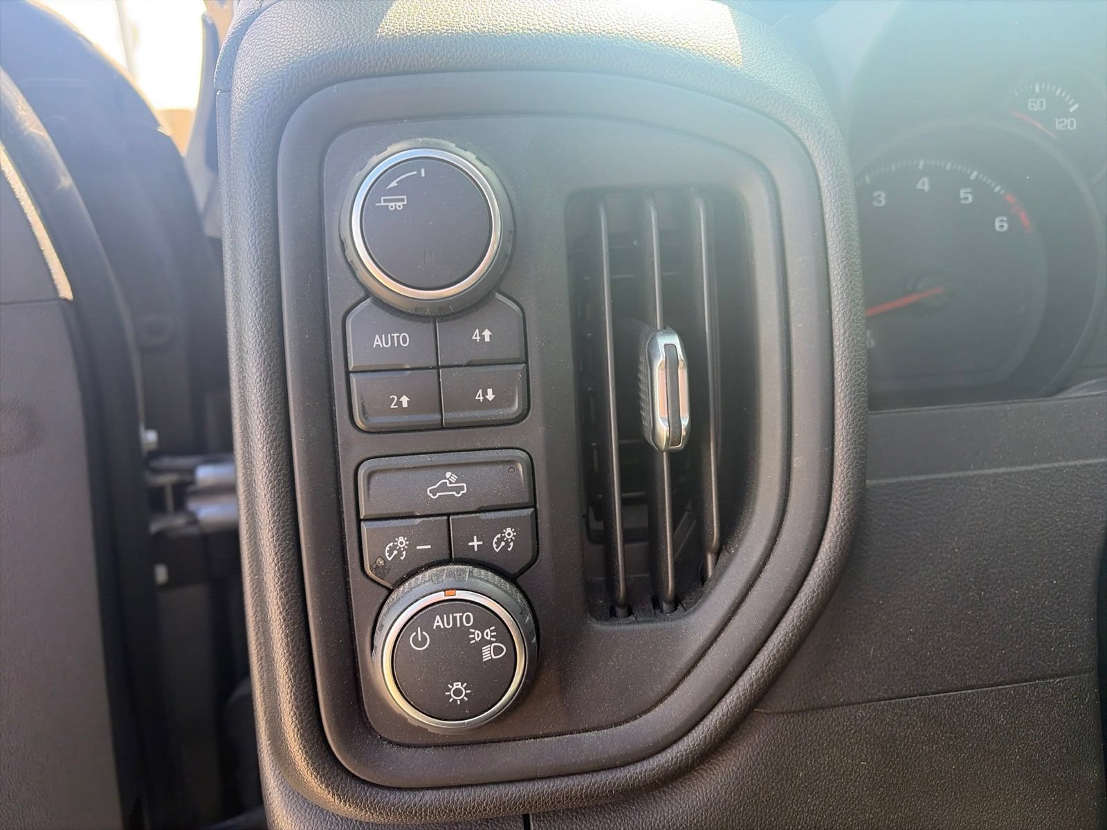 Used 2021 Chevrolet Silverado 1500 Custom Trail Boss AWD/4WD image 14