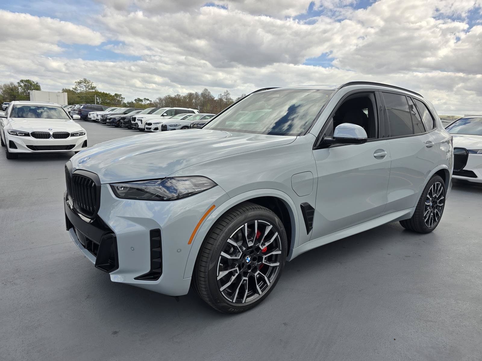 New 2026 BMW X5 xDrive50e w/ M Sport Package AWD/4WD image 6