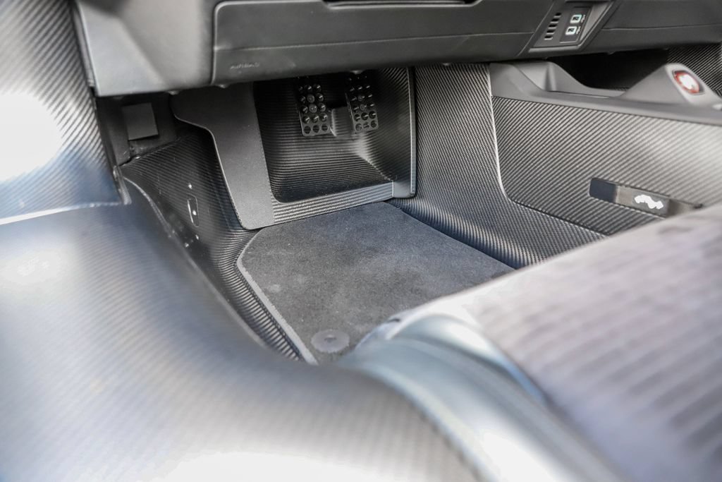 Used 2017 Ford GT RWD image 98