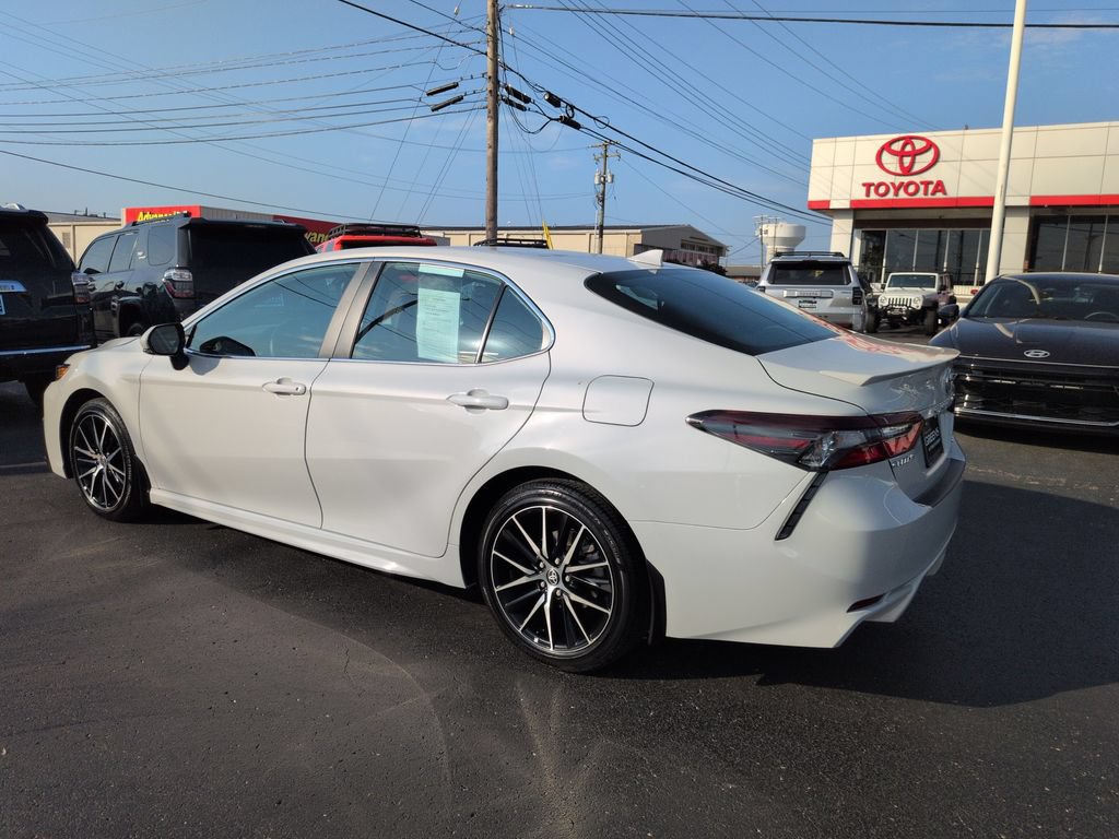 Used 2024 Toyota Camry SE w/ Audio Upgrade Package FWD image 3