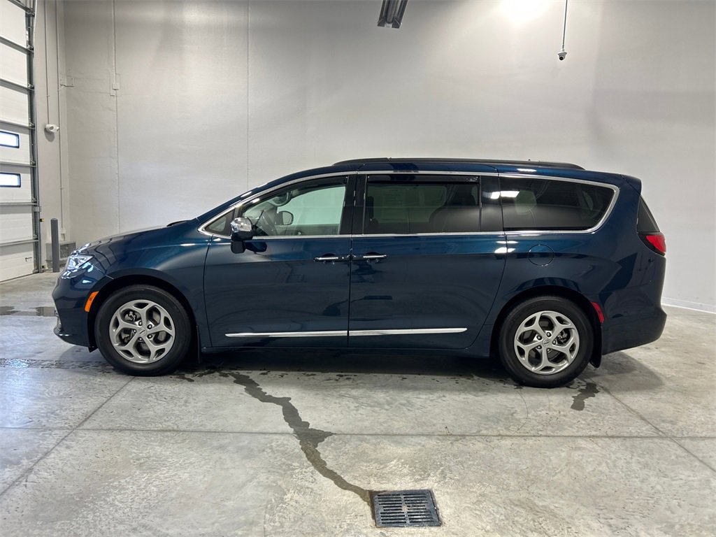 Used 2022 Chrysler Pacifica Limited image 9