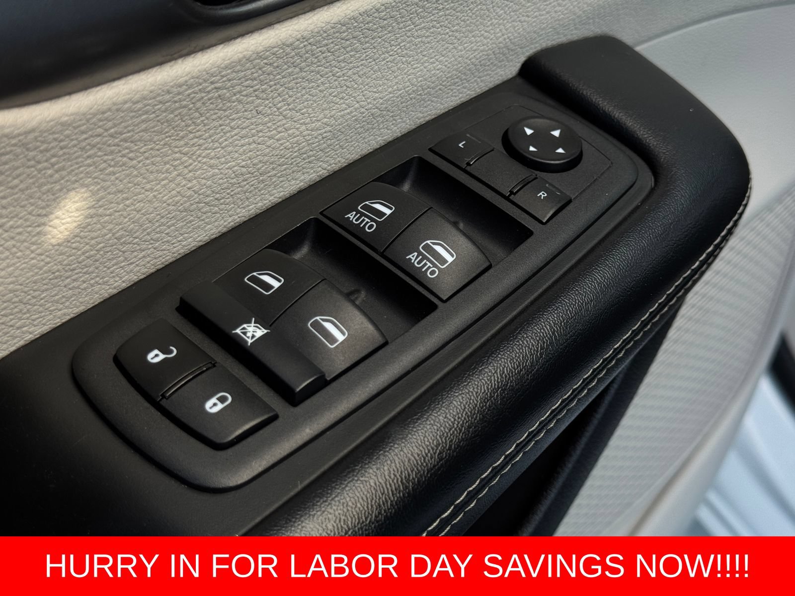 Used 2022 Chrysler Pacifica Touring-L FWD image 14