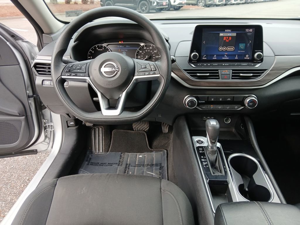 Used 2024 Nissan Altima 2.5 SV image 14