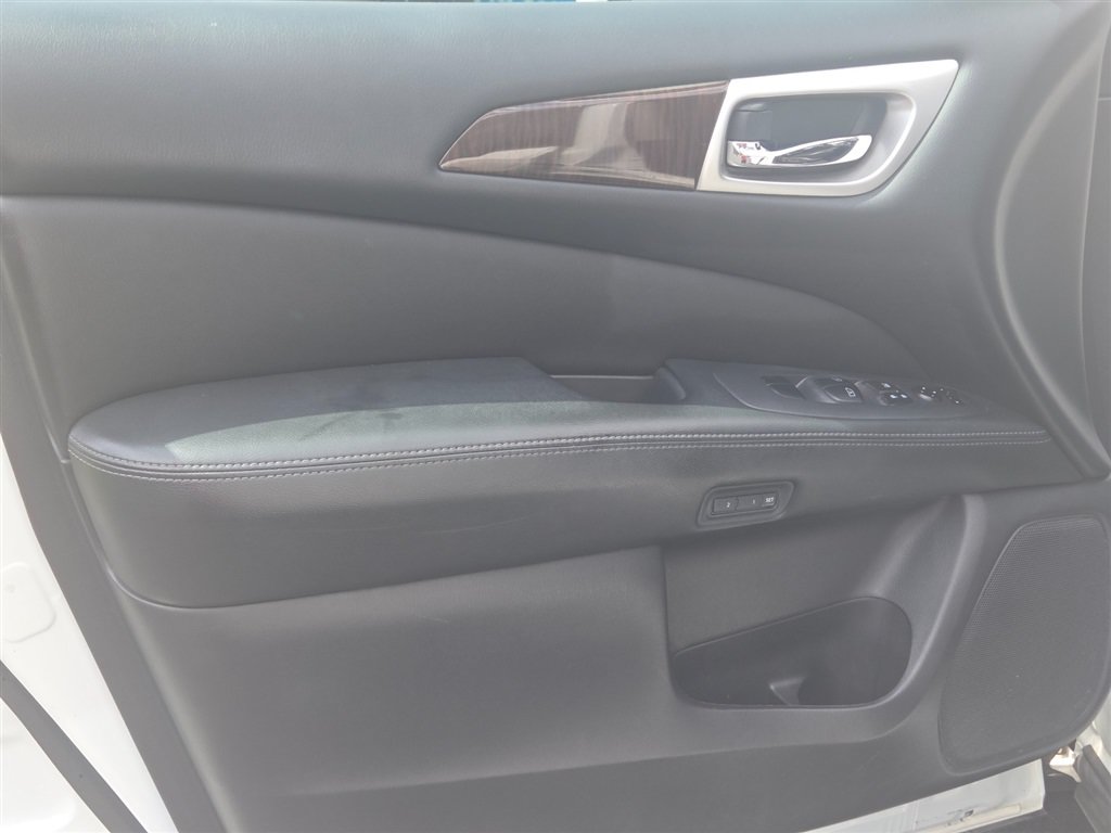 Used 2014 Nissan Pathfinder Platinum w/ Platinum Premium Package AWD/4WD image 9