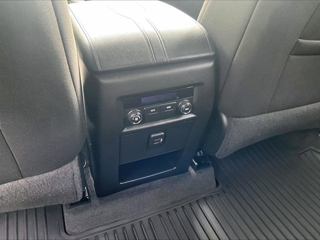 Used 2023 Chevrolet Traverse LT AWD/4WD image 29