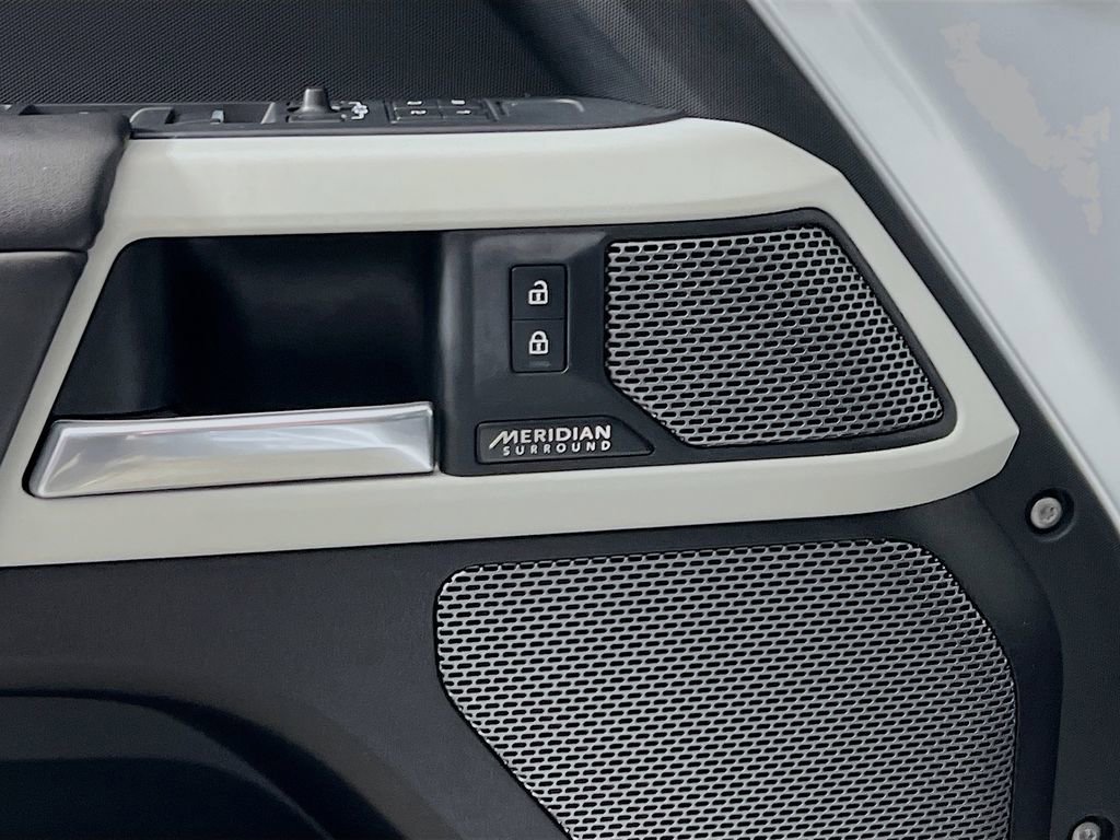 Used 2023 Land Rover Defender 110 X-Dynamic SE image 19