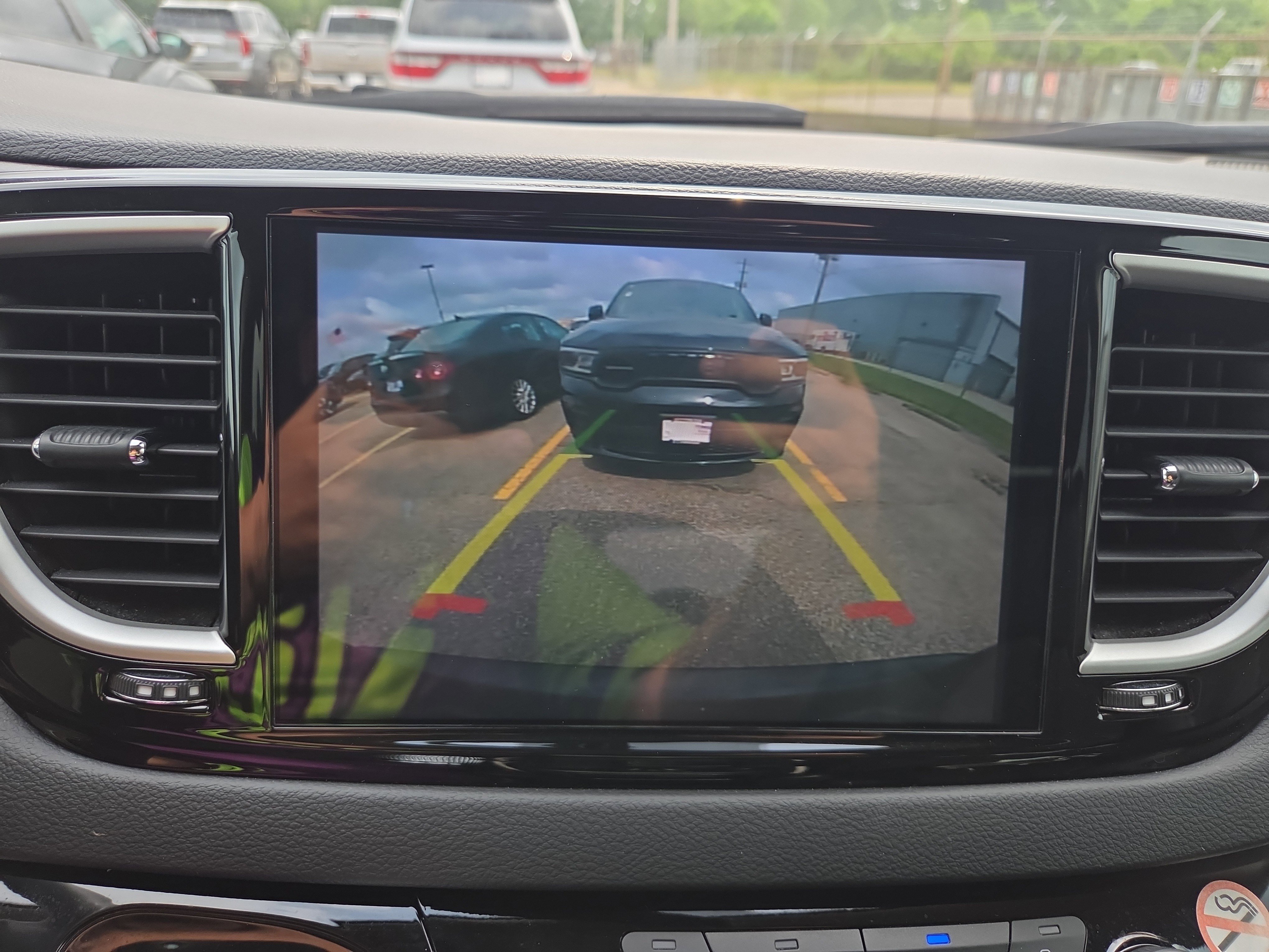 Used 2023 Chrysler Pacifica Touring-L FWD image 16