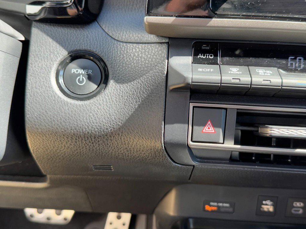 Used 2025 Toyota Camry Hybrid image 20