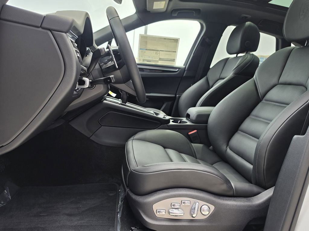 New 2026 Porsche Macan AWD/4WD image 16