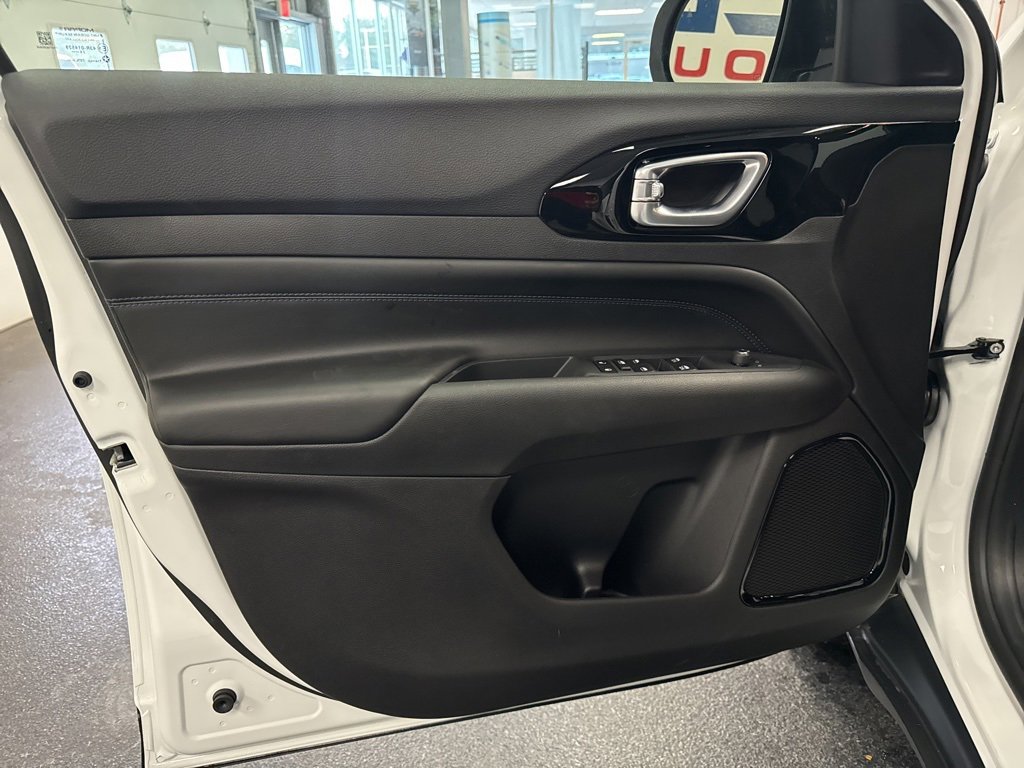 New 2026 Jeep Compass Latitude image 15