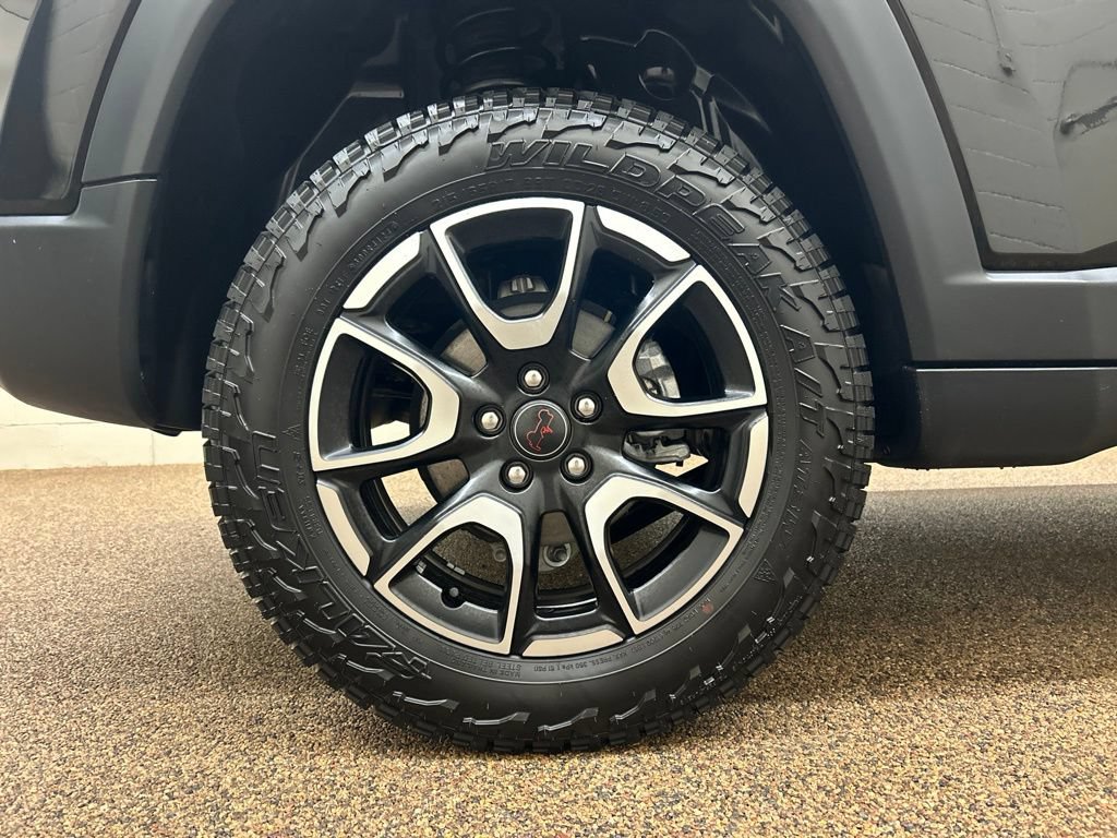 Used 2025 Jeep Compass Trailhawk AWD/4WD image 27