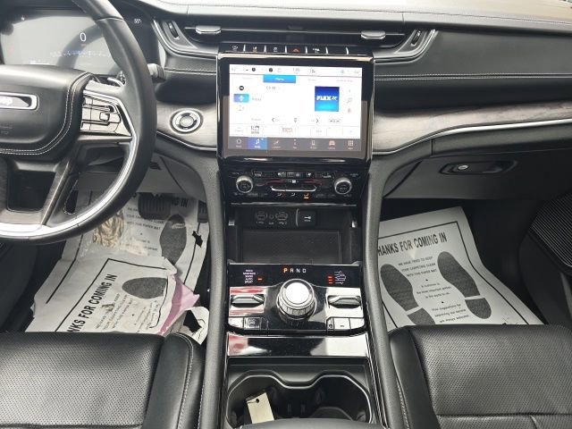 Used 2022 Jeep Grand Cherokee Overland w/ Luxury Tech Group IV AWD/4WD image 16