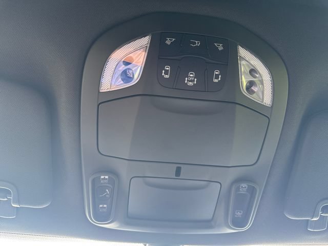 New 2027 Chrysler Pacifica Limited w/ S Appearance Package FWD image 28