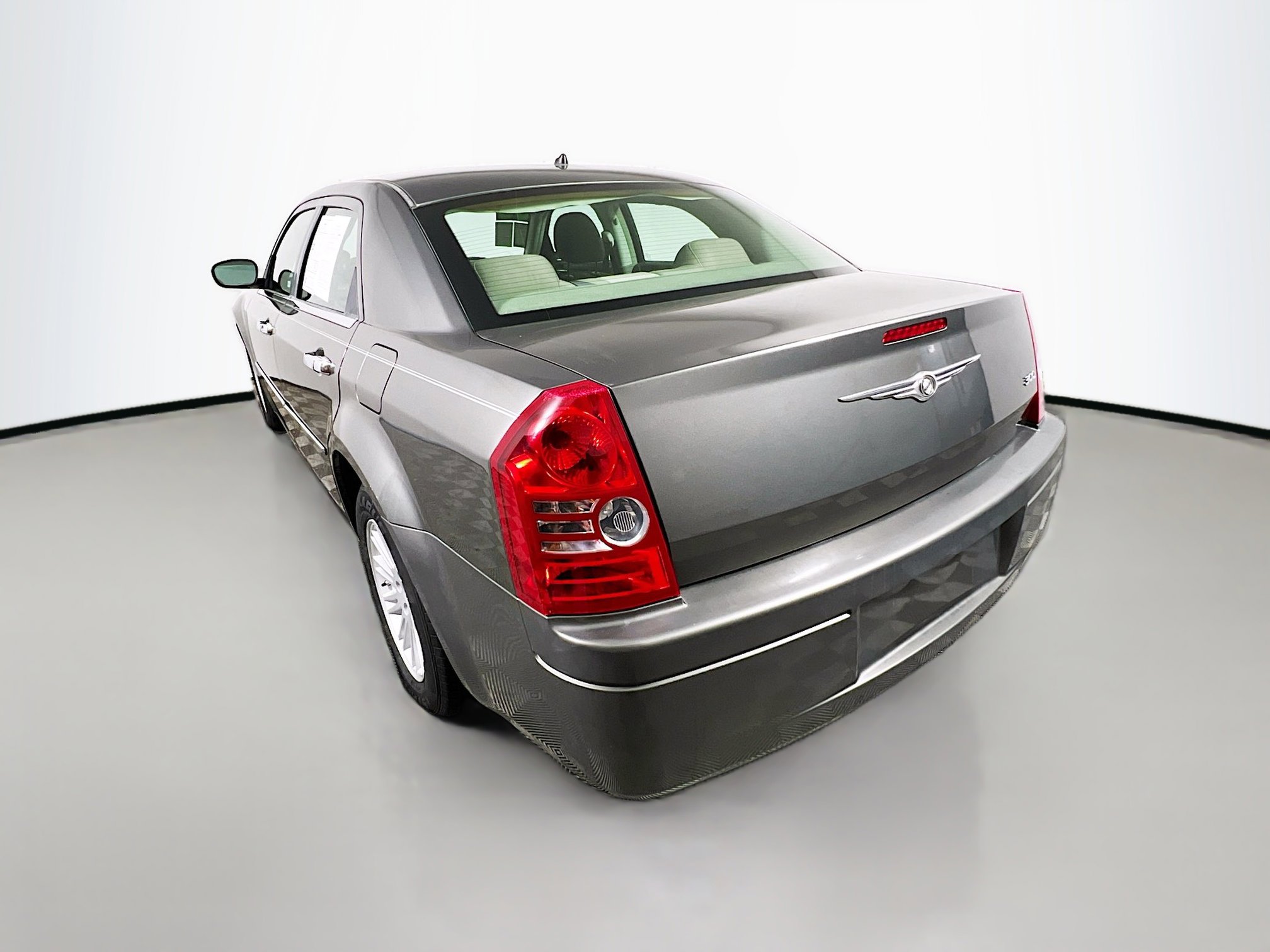 Used 2008 Chrysler 300 LX image 8