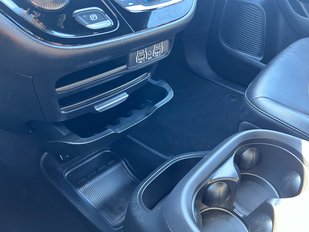 Used 2025 Chrysler Pacifica Select FWD image 29