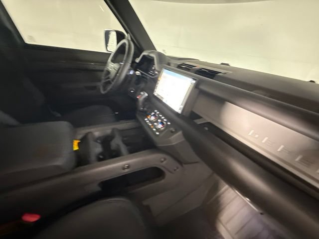 Used 2025 Land Rover Defender 110 AWD/4WD image 49
