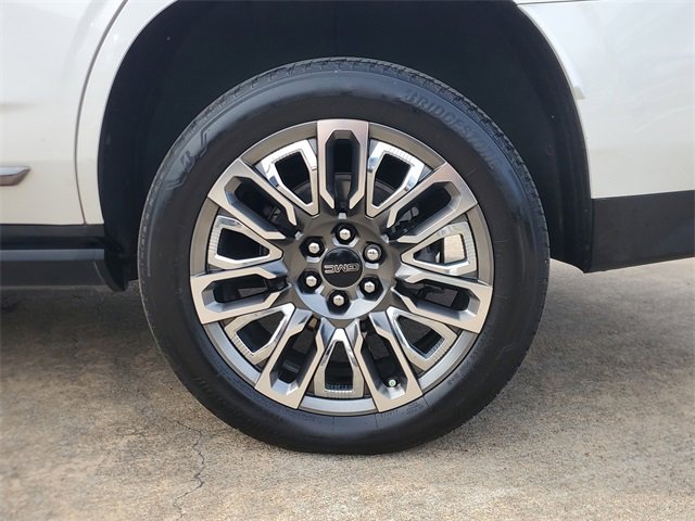 Used 2023 GMC Yukon Denali Ultimate w/ LPO, Floor Liner Package image 9