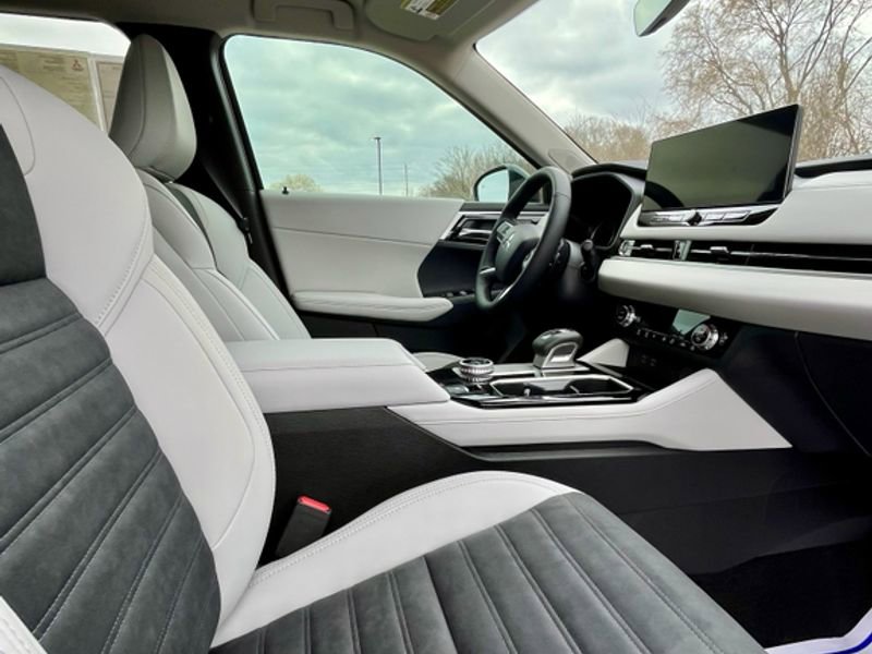 New 2026 Mitsubishi Outlander SE FWD image 8