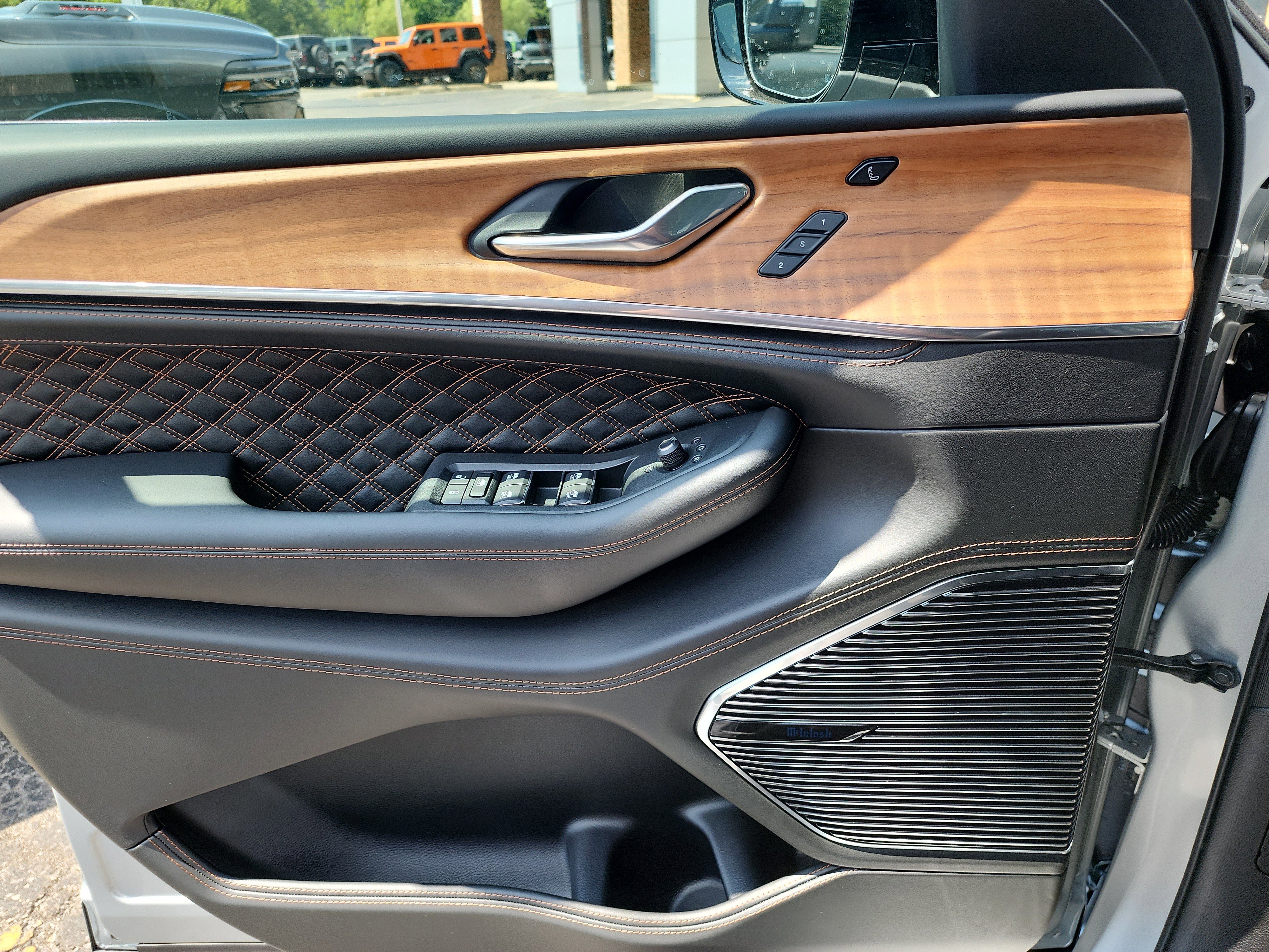 New 2025 Jeep Grand Cherokee Summit image 16