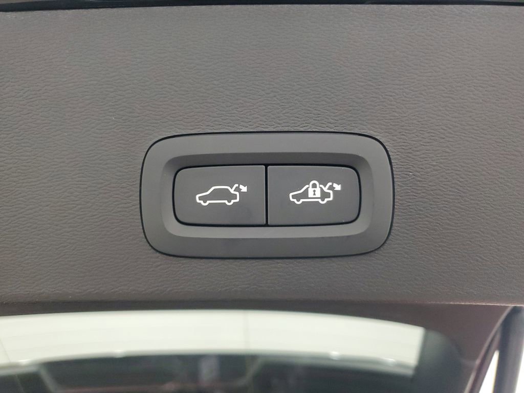 New 2025 Volvo XC40 B5 Plus AWD/4WD image 11