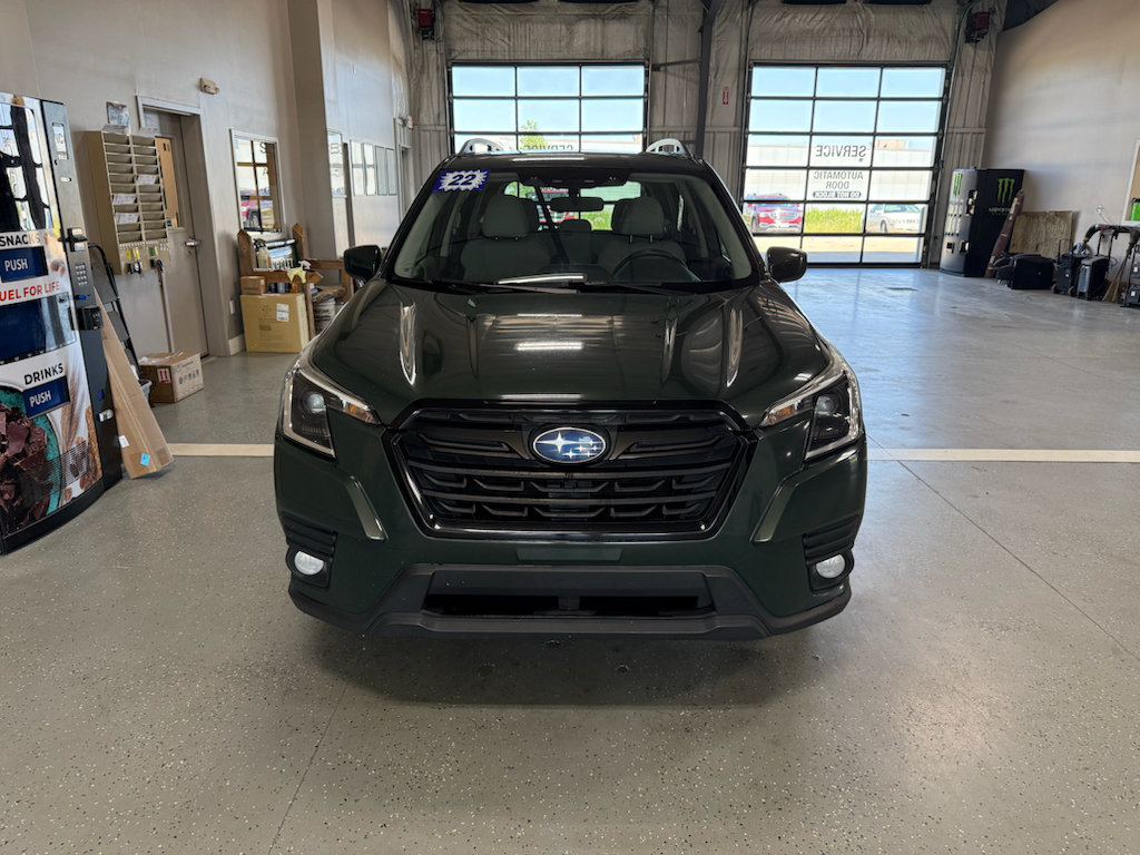 Used 2022 Subaru Forester Premium AWD/4WD image 3